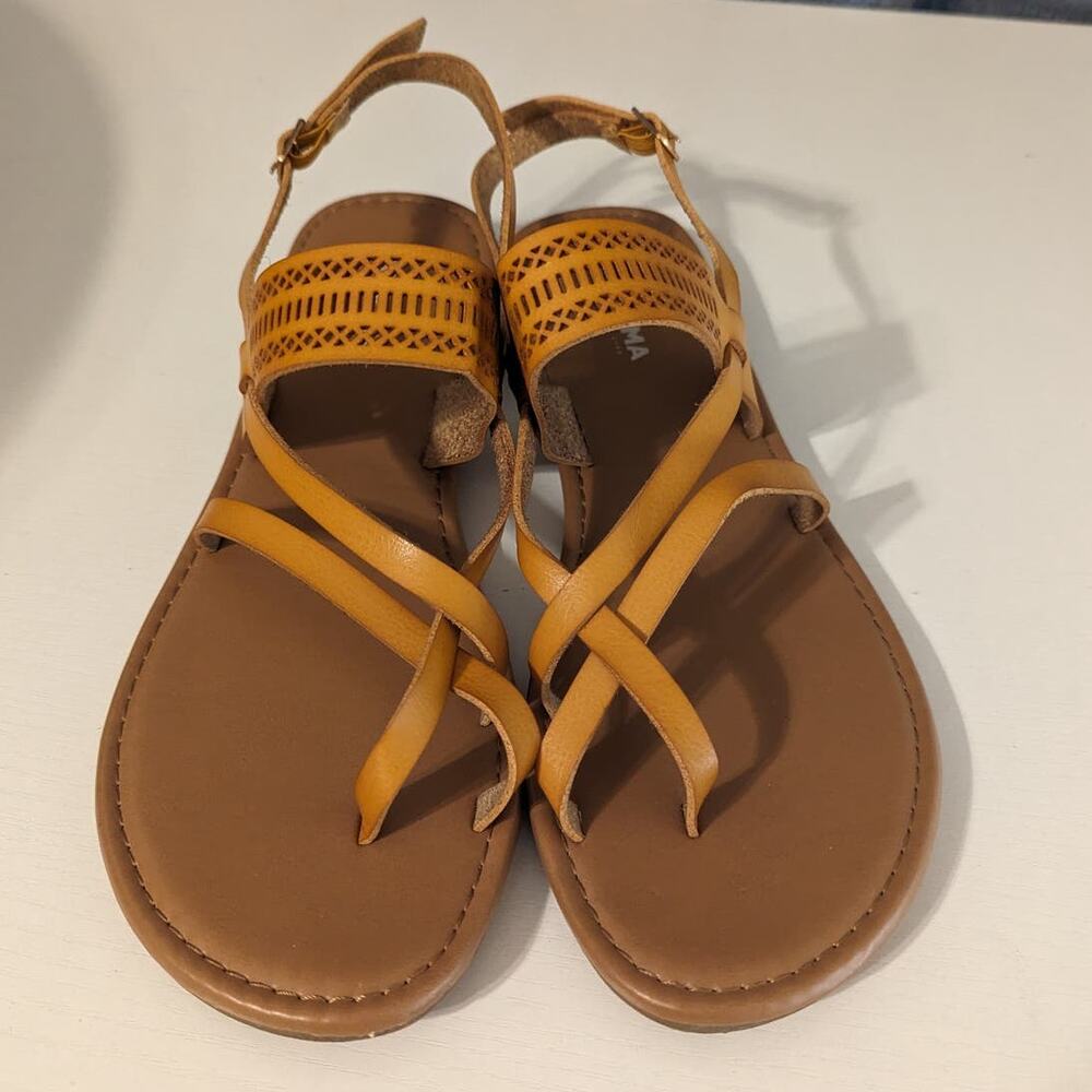 Sonoma Golden Yellow Strappy Sandals Cut Out Detail Size 9